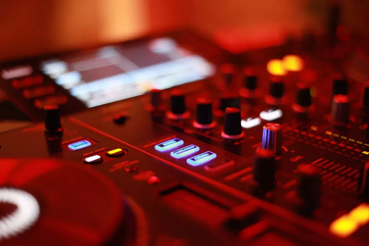 Where to publish your DJ mixes: a selection of platforms for Russian DJs